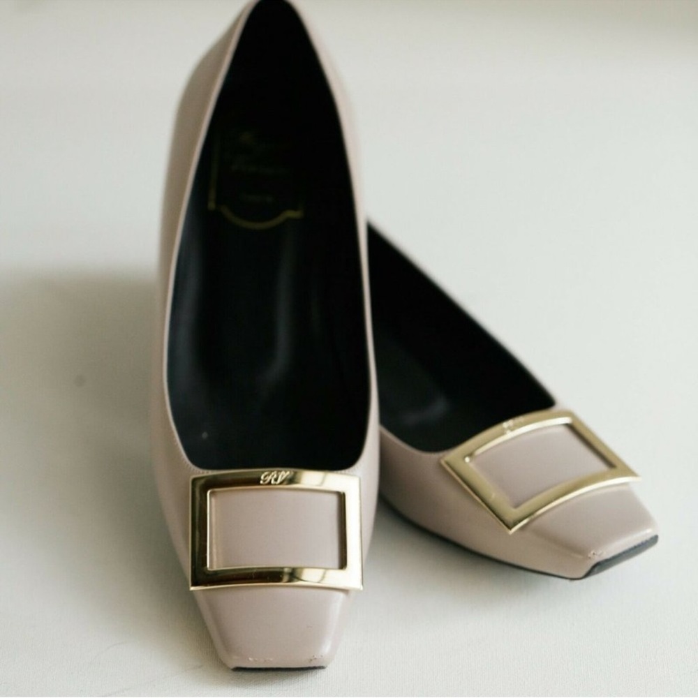 Roger Vivier Paris Elegant Beige Women's Flats with Gold Accent